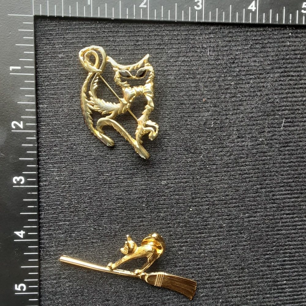 2 Vintage Kitty Cat Brooches Sassy Cat &  Freight Flight Halloween Theme